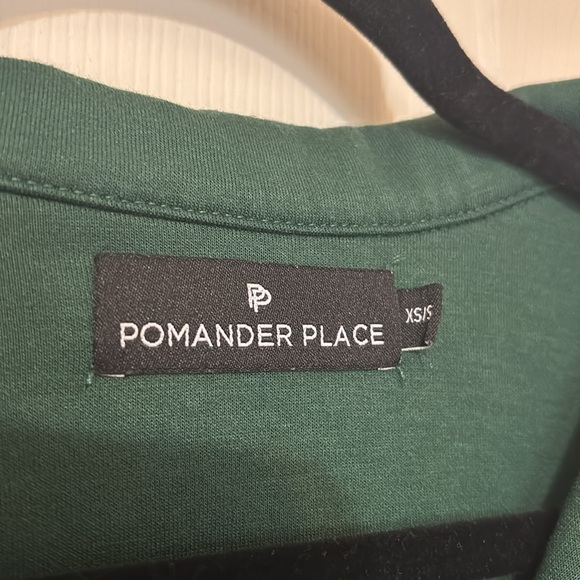 Green Pullover Collared Top - Picture 2 of 4